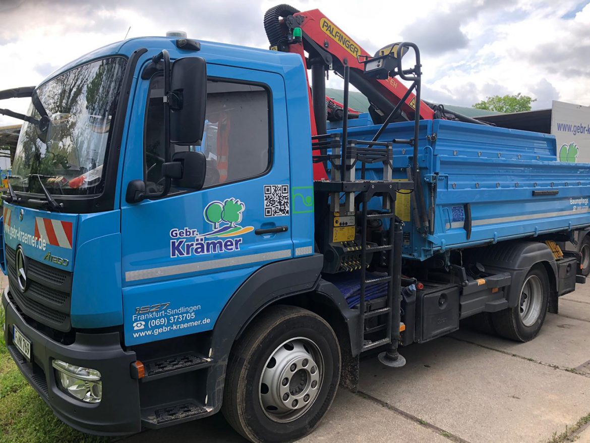 Mercedes Benz LKW mit Ladekran